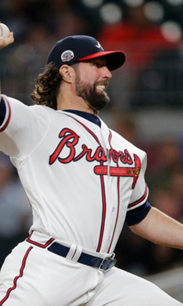 Dickey's knuckler baffles Phillies in Braves' 3-1 win (Jun 08, 2017)